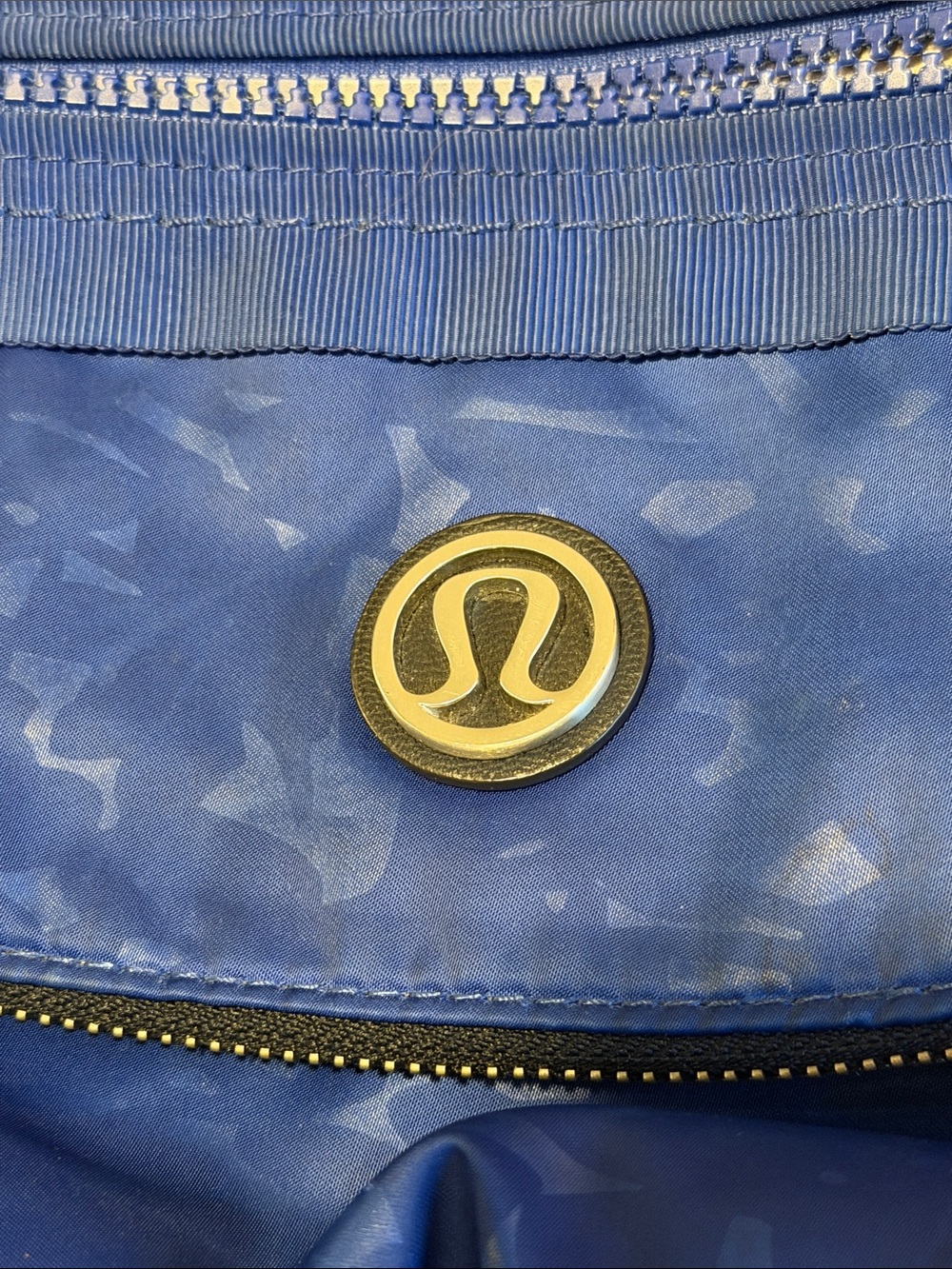 Lululemon festival bag, shadow warp sapphire blue with back strap, EUC! - Picture 9 of 13